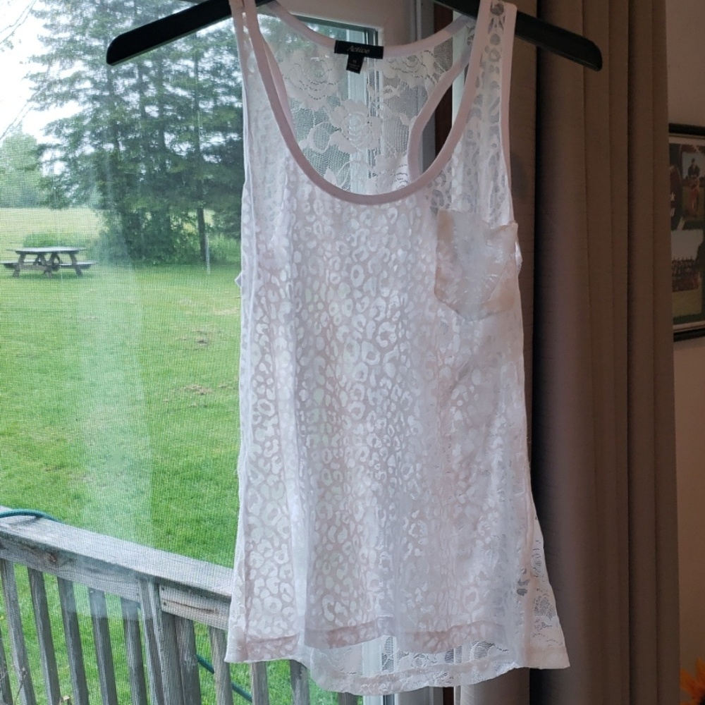 Tank-Lace - Picture 1 of 2